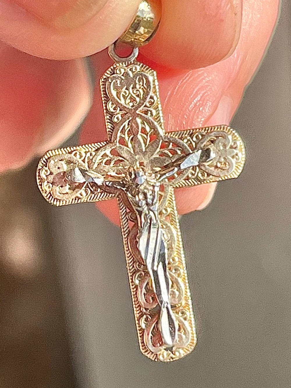 14k Yellow Gold Vintage 3D Filigree Cross Jesus Crucifix 1.5 Inch Drop Pendant